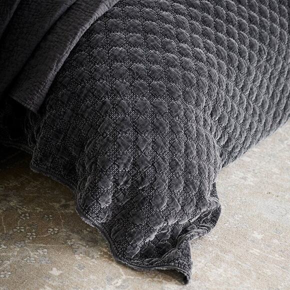 Pottery Barn Velvet Lattice Handcrafted Quilt King California King NEW - Picture 2 of 6